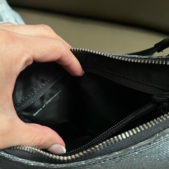 LULULEMON *LIMITED EDITION* City Essentials Small Shoulder Bag 3L
Glitter🩶✨ - Picture 8 of 17